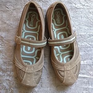 Danskin Now athletic shoes